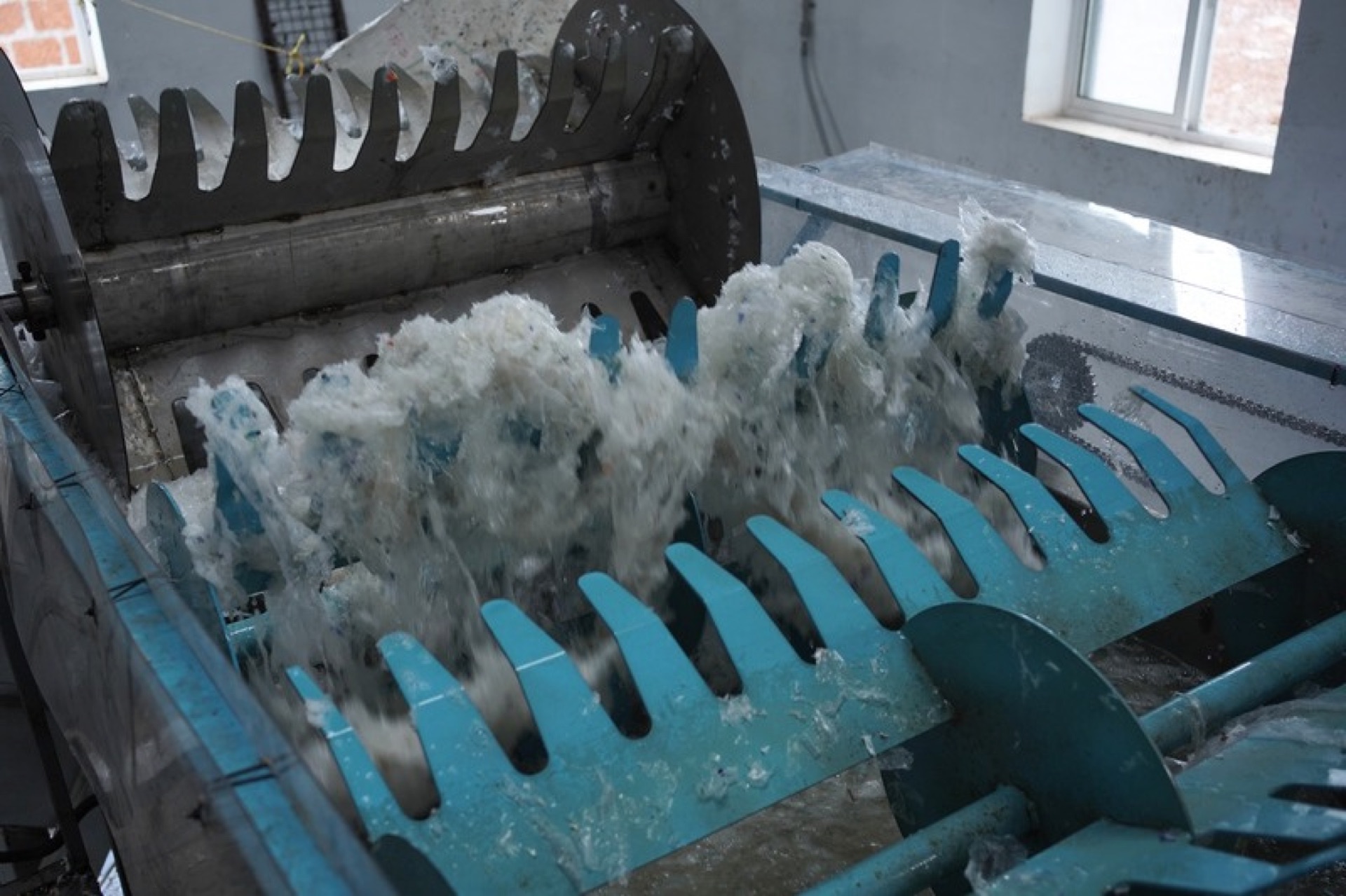 Shredding and washing line